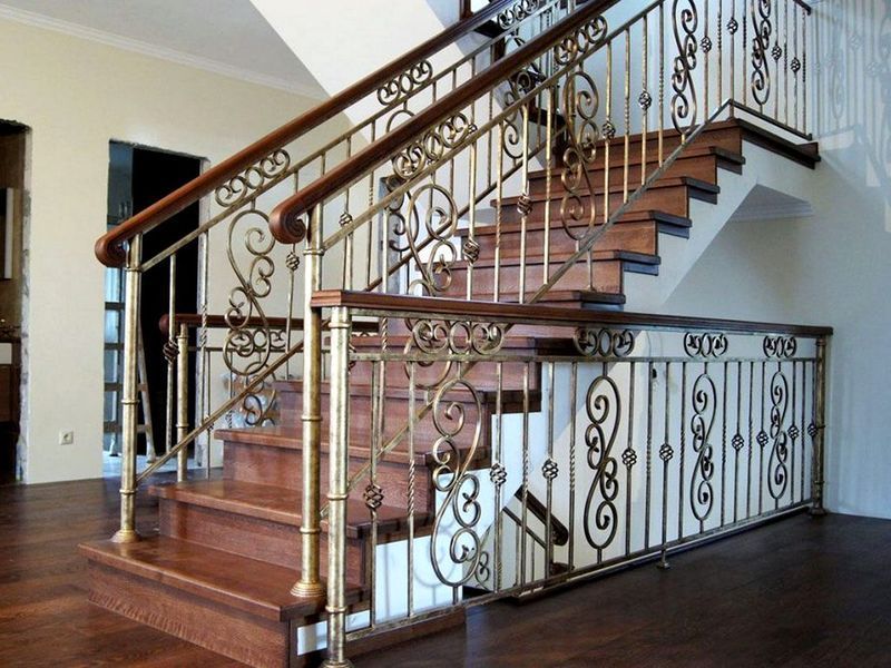 лестница на втором этаже в частном доме в Санкт-Петербурге и Беларуси